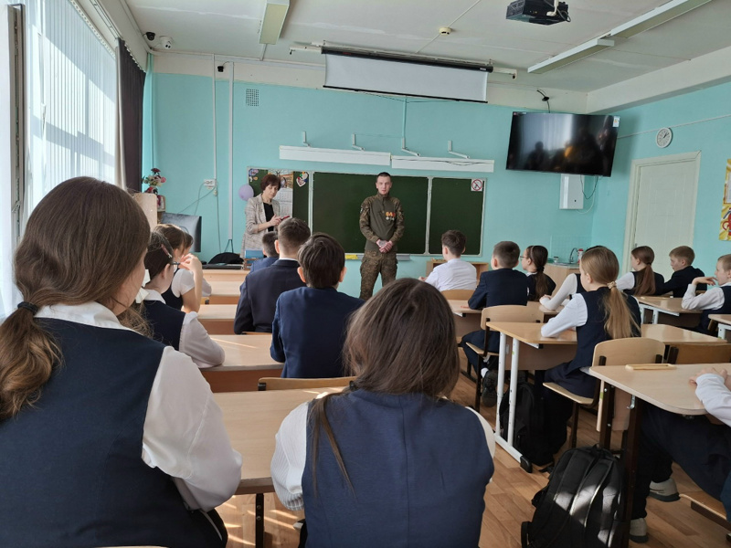 Урок мужества в 6 «Л»: встреча с героем