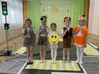 Безопасность на дороге – с детства! Театрализованное представление «Если вышел в путь, ты про фликер не забудь»