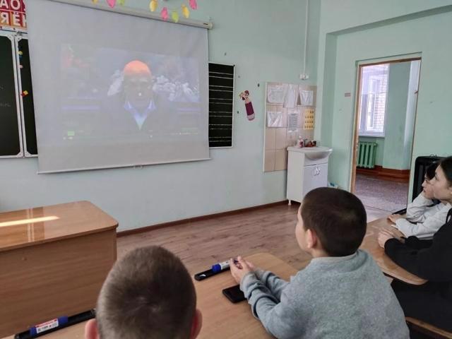 Весеннее настроение и новые приключения в весеннем школьном лагере!