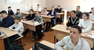 Брать или не брать? Как Хранитель сбережений учил наших старшеклассников не тонуть в долгах