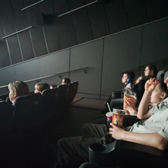 Каникулы с пользой: ученики 1–5 классов посмотрели мультфильм «Прыгуны»