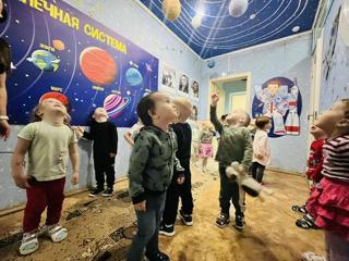 Малышам о космосе