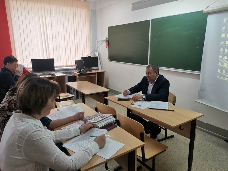 Сегодня провели большой педсовет при директоре