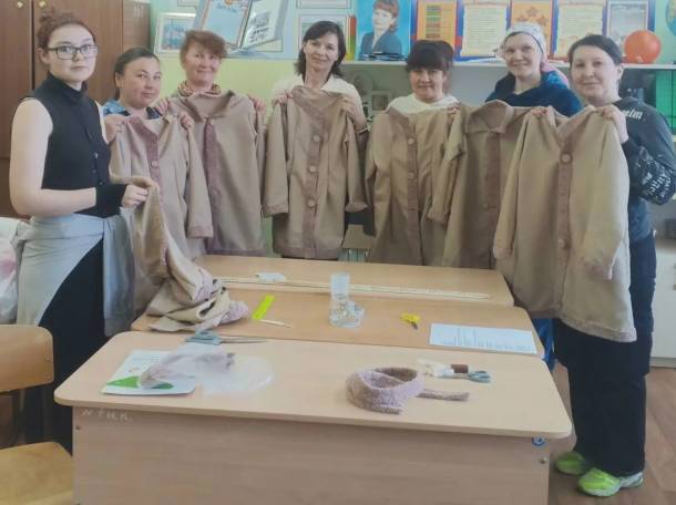 Помощь родителей в подготовке костюмов для новой постановки