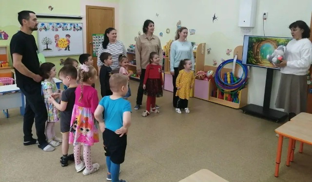 В рамках " Недели психологии" в средней группе прошло теплое и увлекательное занятие "Путешествие в Страну чувств"