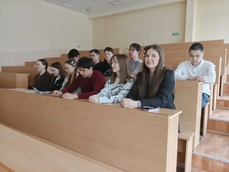 Учащиеся Шоркистринской школы примерили профессию инженера в ЧГУ!