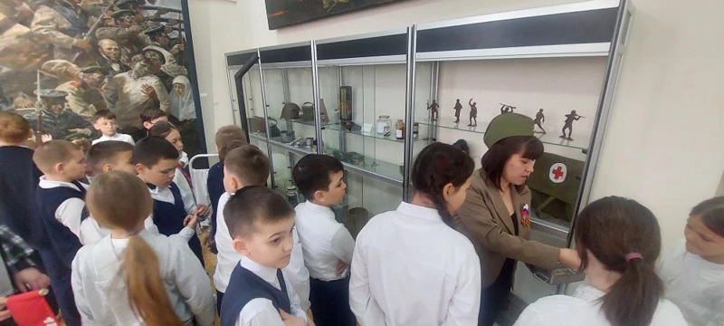 Занятие с учащимися 4Б в Художественном музее