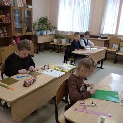 Конкурс сюжетных аппликаций из геометрических фигур