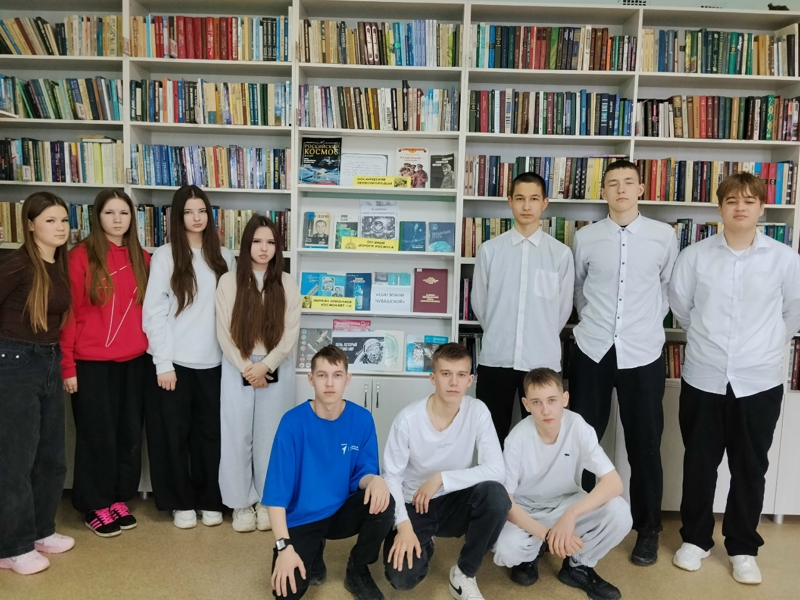 Космические первопроходцы: юные исследователи в Акрамовской библиотеке по "Пушкинской карте"