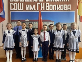 В нашей школе продолжается традиционная акция «Почетный караул. Часовой у Знамени Победы»