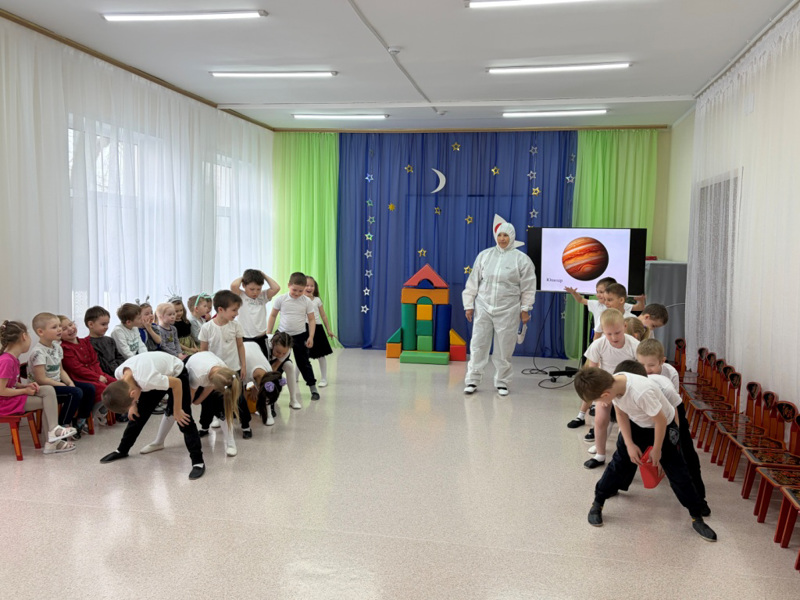 Праздник ко "Дню космонавтики" в детском саду
