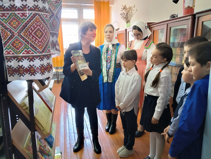 Чăваш чĕлхи эрнинче ачасем вулавăшри « Чăваш Ене килсе курсамăр!» куравра  пулчĕç