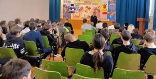 Круглый стол «Молодёжь. Закон. Наркотик» и беседа по профилактике правонарушений прошли в школе