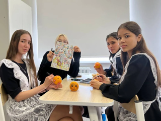 «Дерево согласия»: 10‑классники Яльчикской школы имени Героя России Н.А. Петрова» создали генеалогическое древо своего класса