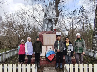 С любовью к малой Родине: Кувакинские школьники и педагоги привели в порядок школу и памятники героям