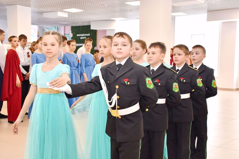 III муниципальный юнармейский бал «Герой нашего времени»