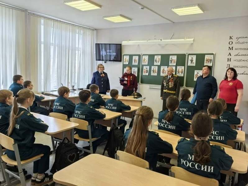 Кадеты СОШ №2 г. Шумерля узнали о традициях службы МЧС