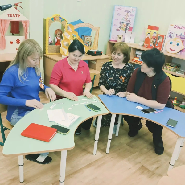 В рамках месячника по охране труда в детском саду «Родничок» прошла познавательная викторина для сотрудников, приуроченная ко Всемирному дню охраны труда.
