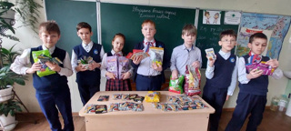 Акция добра: школьники спешат на помощь животным