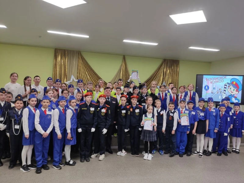 Юные инспекторы движения 4А класса — участники городского конкурса