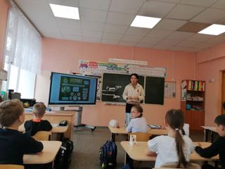В рамках всероссийской акции «Сообщи, где торгуют смертью» в 3 «б» классе прошел классный час «Здоровые и вредные привычки».