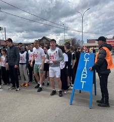 Легкоатлетическая эстафета — символ открытия летнего спортивного сезона.
