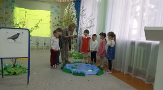 Увлекательное занятие по познавательному развитию на тему "Увидел скворца – знать, весна у крыльца. Перелетные птицы"