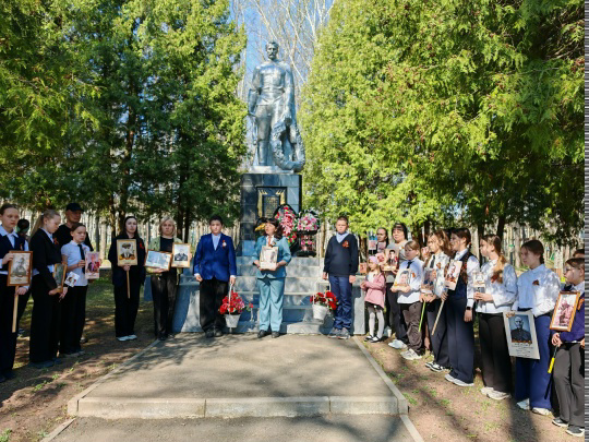 В МБОУ "Большесундырская СОШ им.В.А.Верендеева" прошла республиканская акция «Родительский километр — Дорога к обелиску».