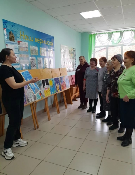 Серебряные волонтёры центра "Актиивное долголетие",  посетили выставку рисунков, организованную обучающимися Янтиковской детской школы искусств