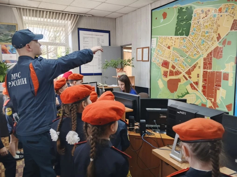 Экскурсия в Пожарно-спасательную часть №11 МЧС