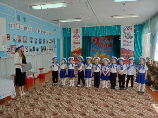 Утренник в детском саду, посвященный 9 мая