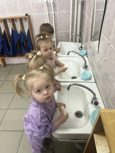 Руки с мылом надо мыть, чтоб здоровенькими быть