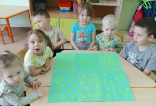 Жёлтые солнышки на лужайке: празднуем Всемирный день одуванчика!