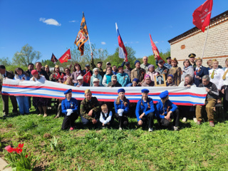 Юнармейцы нашей школы — на страже памяти в День Победы!