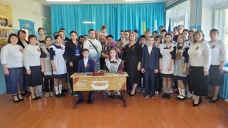 В МБОУ «Полевошептаховская СОШ» торжественно открыли «Парту Героя» 📚 в память о выдающемся выпускнике — Коновалове Константине Васильевиче. Вечная память герою!   🕯️