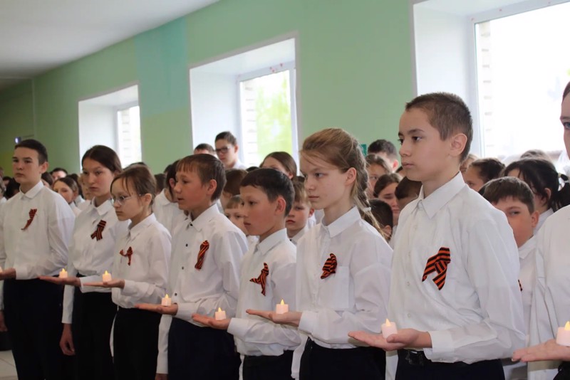 Большеатменская школа чтит память героев: открыт стенд с именами выпускников, погибших при исполнении