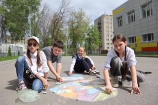 15 мая состоялся конкурс рисунков на асфальте «Дружная семья»