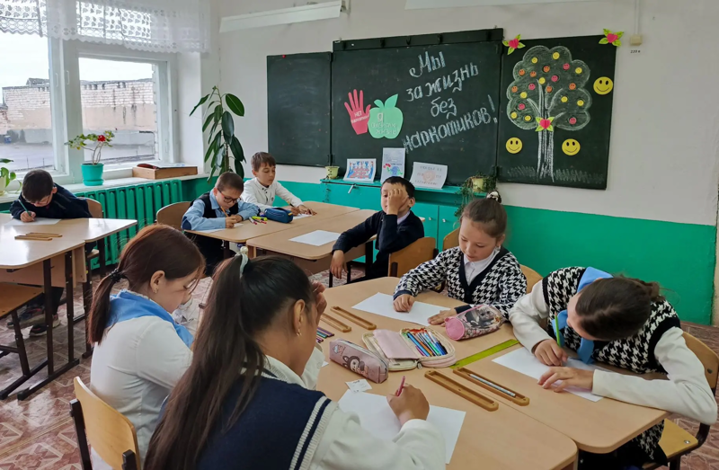 В 4 классе проведено занятие  «Мы за жизнь без наркотиков!»