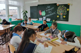 В 4 классе проведено занятие  «Мы за жизнь без наркотиков!»