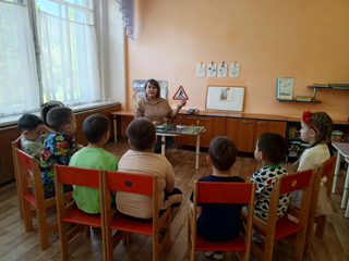 Нет профессии важней, чем охранять покой людей!