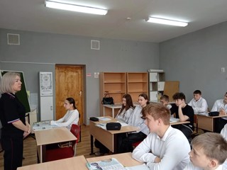 В рамках акции «Мошенничество в сети Интернет» для обучающихся Гимназии была организована встреча с инспектором по делам несовершеннолетних Никифоровой Л. Н