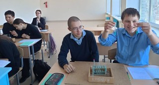 Секрет ионного обмена: восьмиклассники провели опыты на современном оборудовании