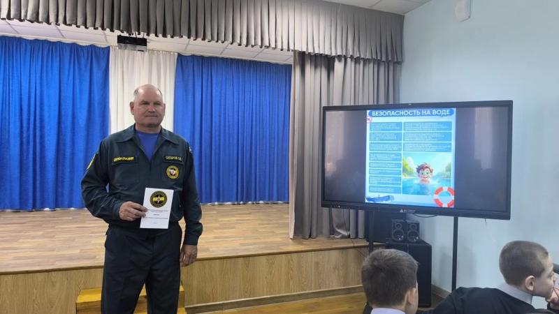 Детям и взрослым о правилах безопасности на воде