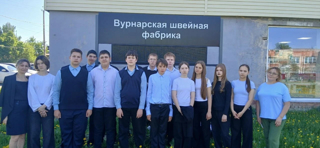 Вурнарские восьмиклассники заглянули в мир швейного производства.