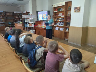 Игровая программа в детской библиотеке «Я, ты, он, она – вместе дружная семья».