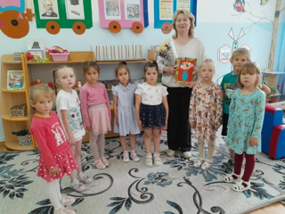 Волшебный мир книг: Праздник в средней группе!