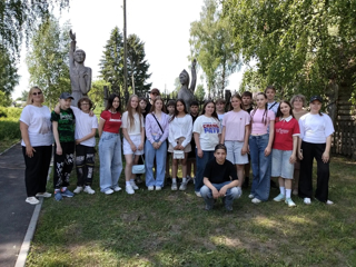 Агроэкспедиция в Ядринский муниципальный округ: гимназисты увидели, как хранится история села и развивается современное сельское хозяйство