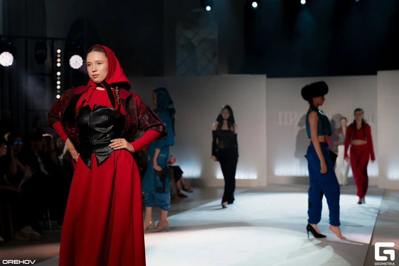 Учащаяся 11 класса МБОУ «Орининская СОШ» Валерия Иванова - участница Fashion-показа!