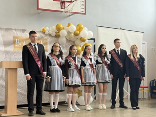 Последний звонок в школе: трогательно, красиво, навсегда в памяти