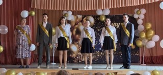 26 мая в школе прозвенел последний звонок для выпускников 12 класса!
